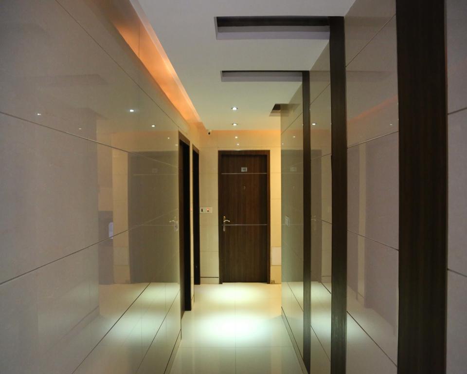 Hotel Sri Nanak Continental Delhi  Dış mekan fotoğraf