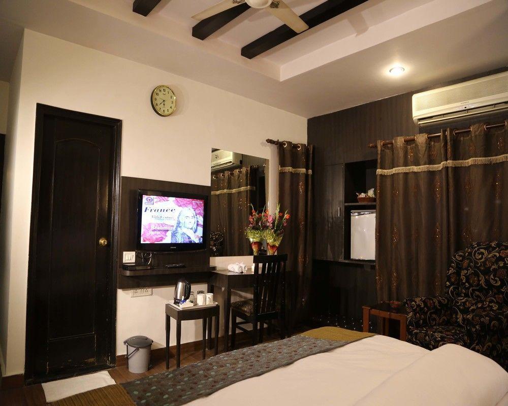 Hotel Sri Nanak Continental Delhi  Dış mekan fotoğraf