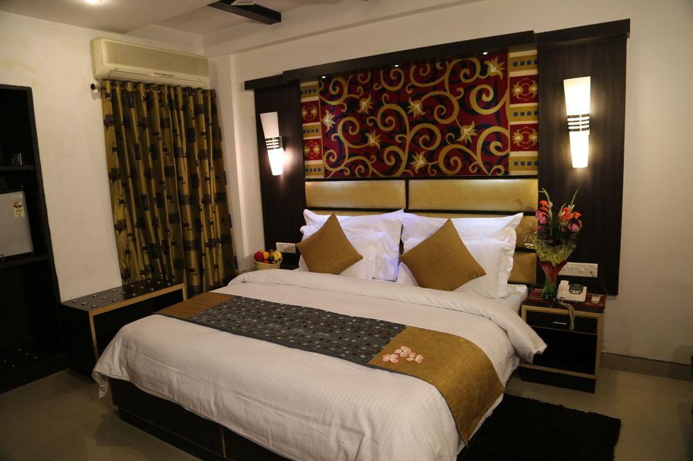 Hotel Sri Nanak Continental Delhi  Dış mekan fotoğraf