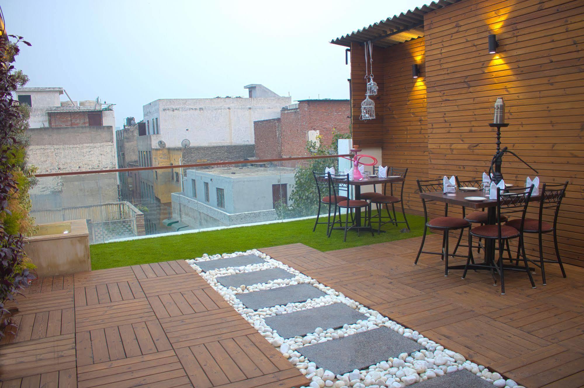 Hotel Sri Nanak Continental Delhi  Dış mekan fotoğraf