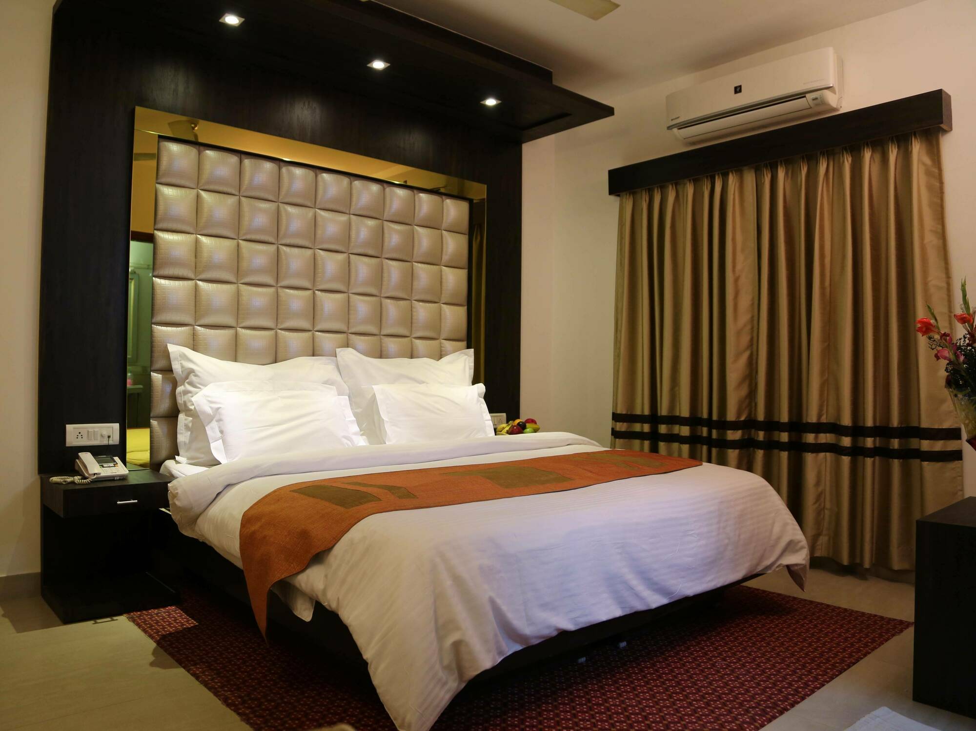 Hotel Sri Nanak Continental Delhi  Dış mekan fotoğraf