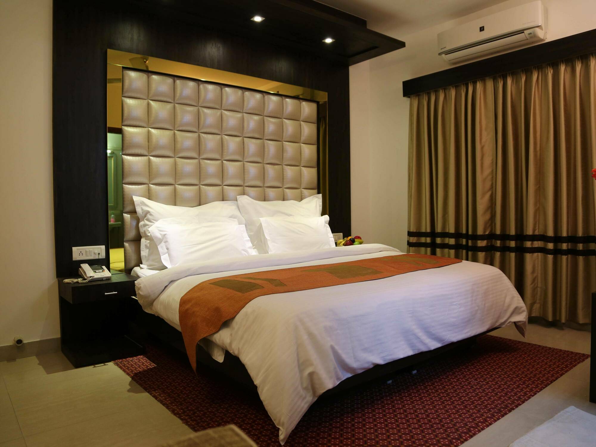 Hotel Sri Nanak Continental Delhi  Dış mekan fotoğraf
